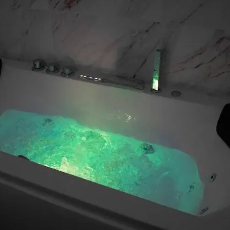 Maison Chaleureuse, Jacuzzi Optionnel * Bagneux (Hauts-de-Seine)
